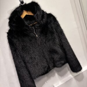 Peludo negro con capucha